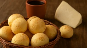 Como fazer o autêntico pão de queijo mineiro origem, tradição e valor cultural